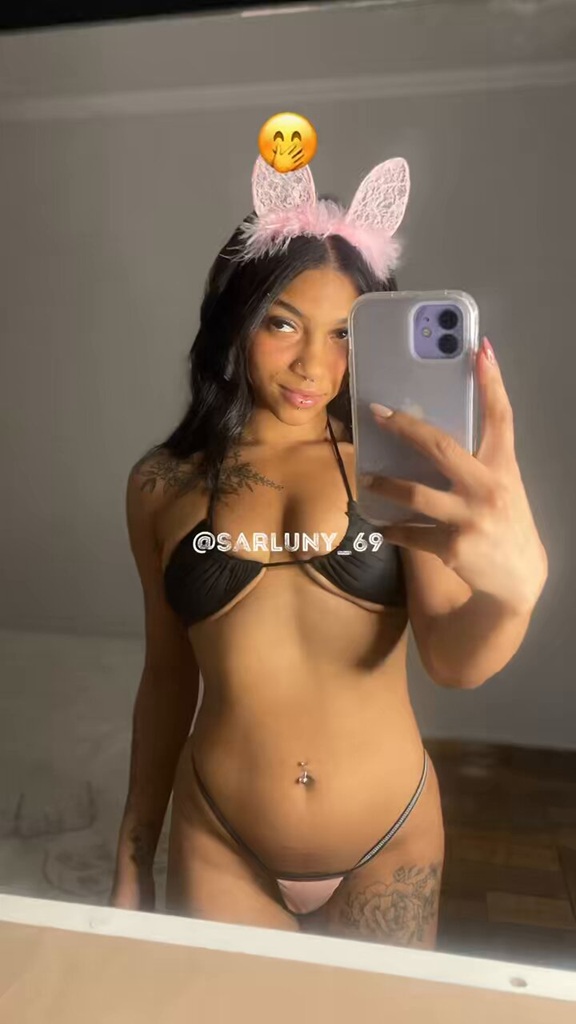 Vazou Sarluny Masturbando o Bucetao Cabeludo 2