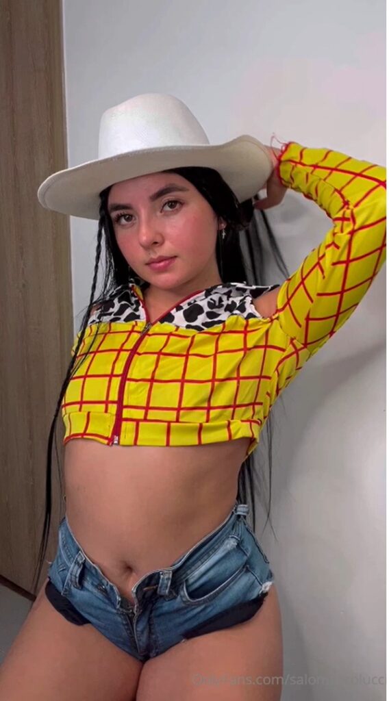 Novinha Sentando Gostoso no Consolo e Gozando 1 568x1024