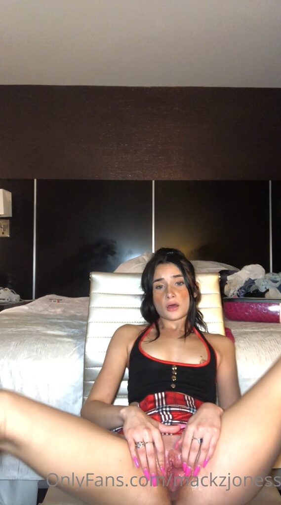 Vazou Magrinha excitada Tocando Siririca 2 569x1024