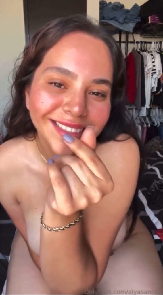 Alya Sanches Pelada se Masturbando 3 567x1024