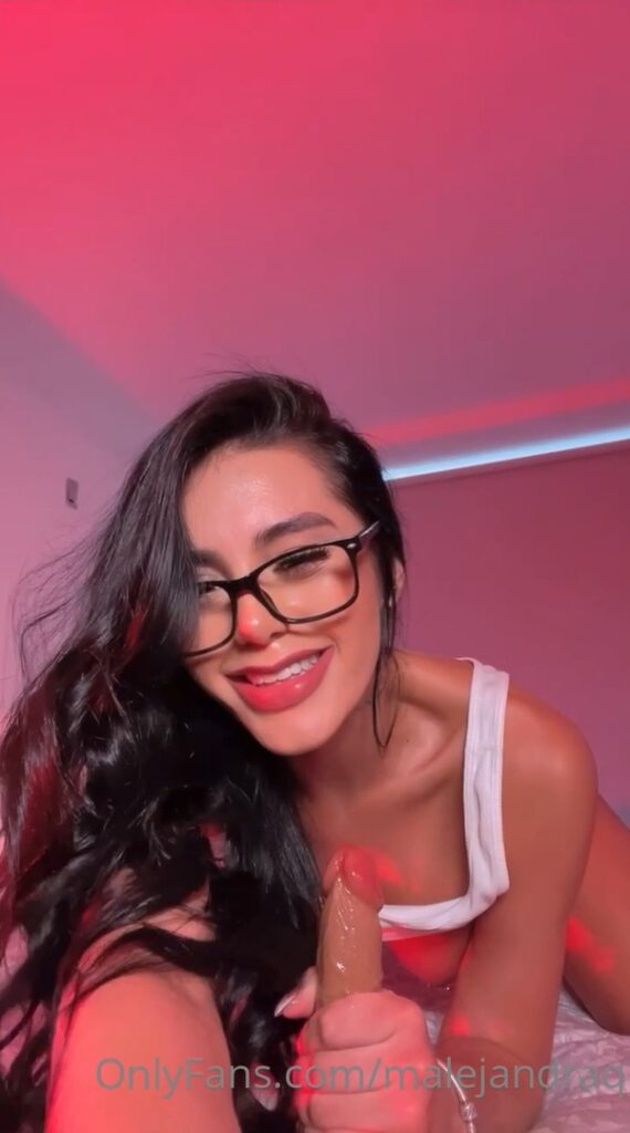 Malejandra sentando com a Buceta deliciosa no Dildo 4 570x1024