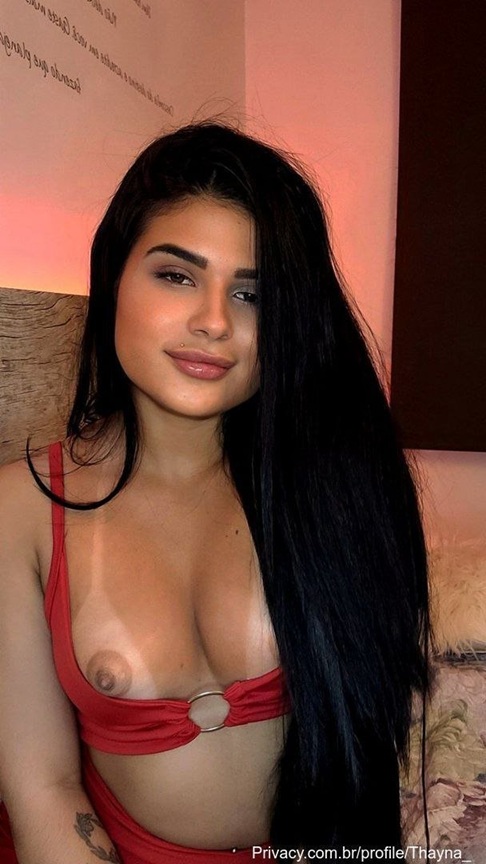 Novinha dos Peitos Bicudos metendo o Consolo na Buceta e Gozando 3