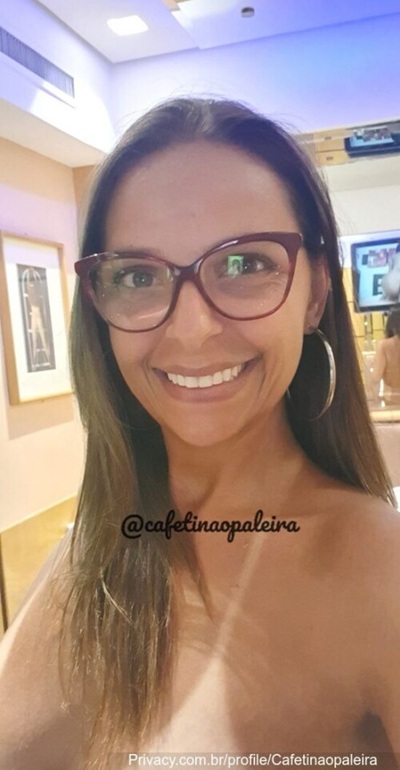 Coroa Safada se Exibi pelada mostrando a buceta e o cu Gostoso 2